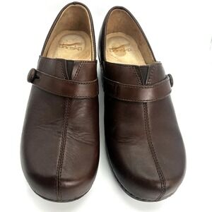 Dansko Solstice Leather button strap clog brown size 39